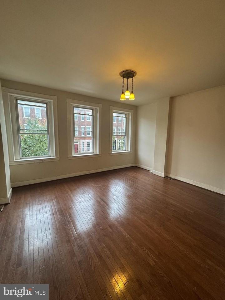 706 Newington Ave - Photo 6 of 6