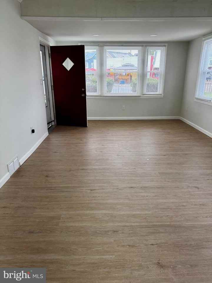 7169 Holabird Ave - Photo 3 of 23