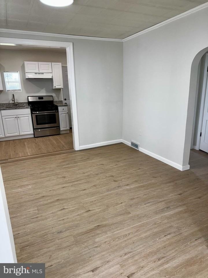 7169 Holabird Ave - Photo 7 of 23