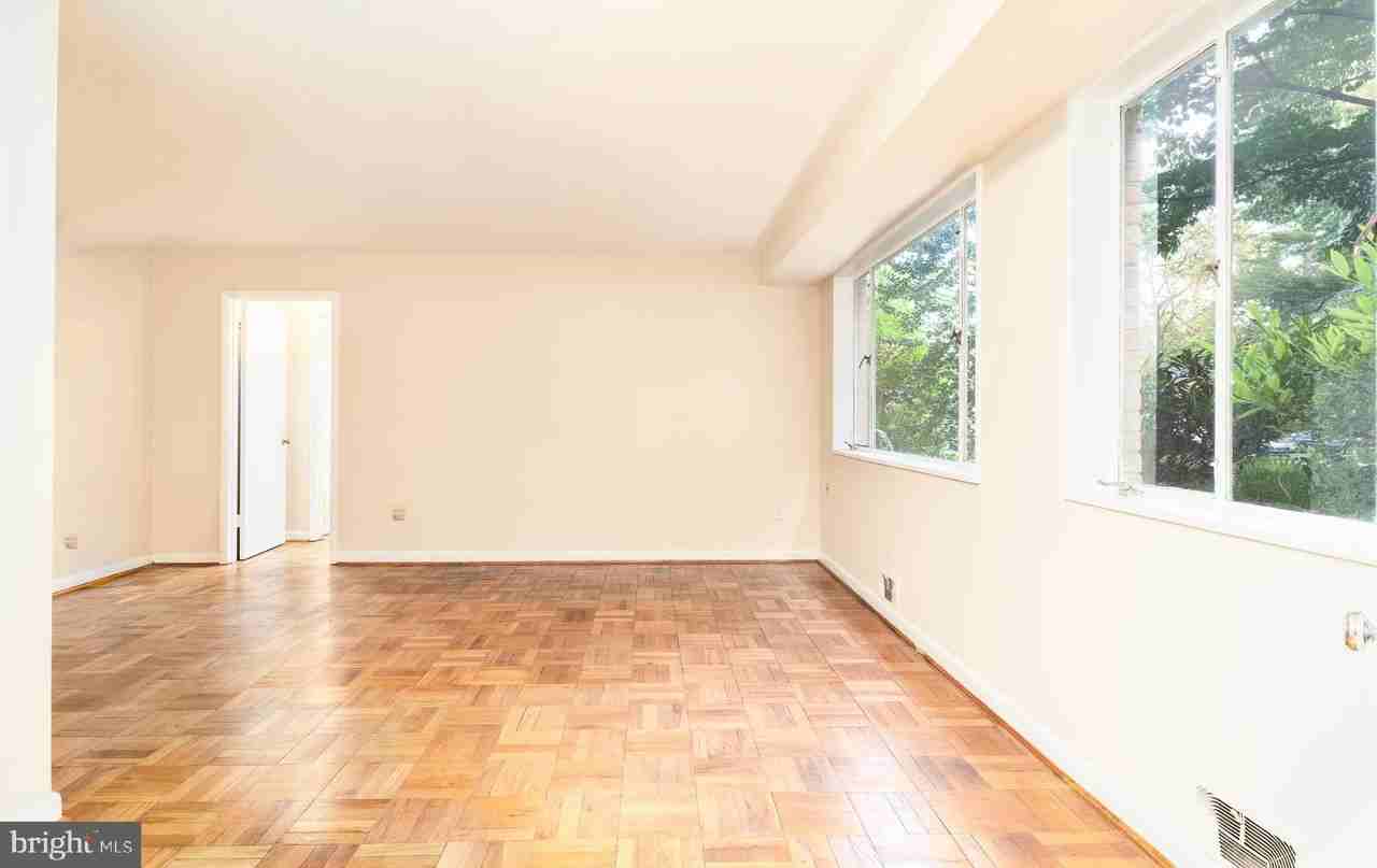 10500 Montrose Ave Unit M4 #M4 - Photo 7 of 16