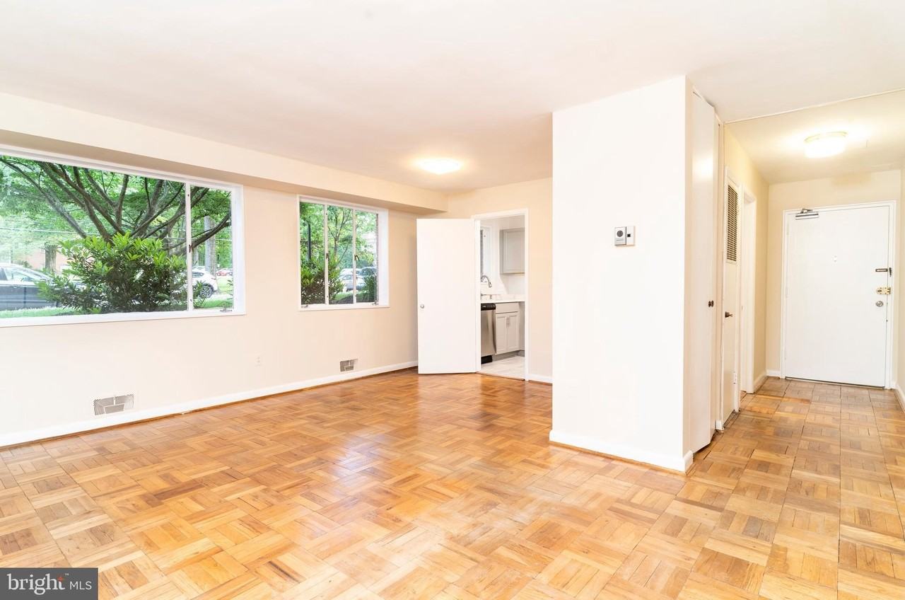 10500 Montrose Ave Unit M4 #M4 - Photo 6 of 16