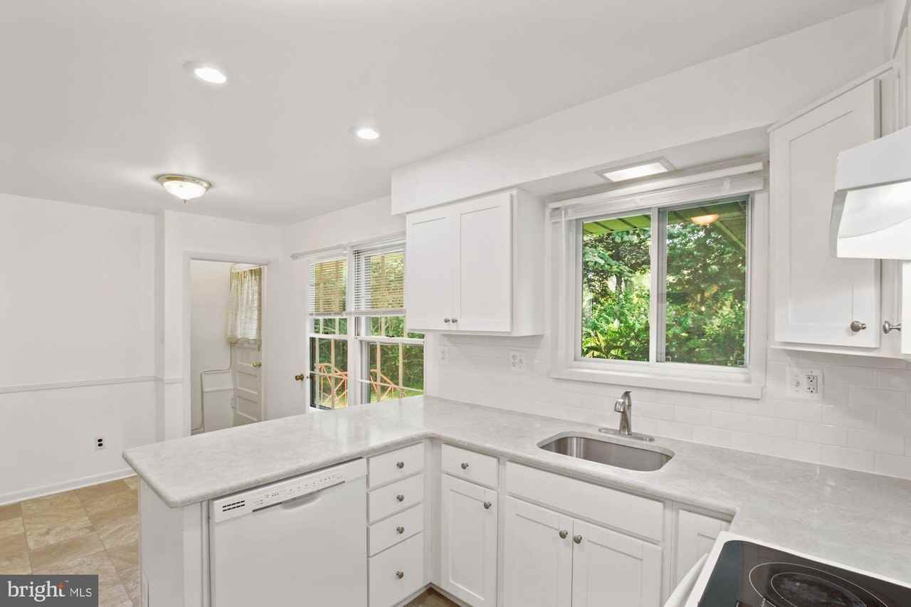 8803 Tuckerman Ln - Photo 7 of 21