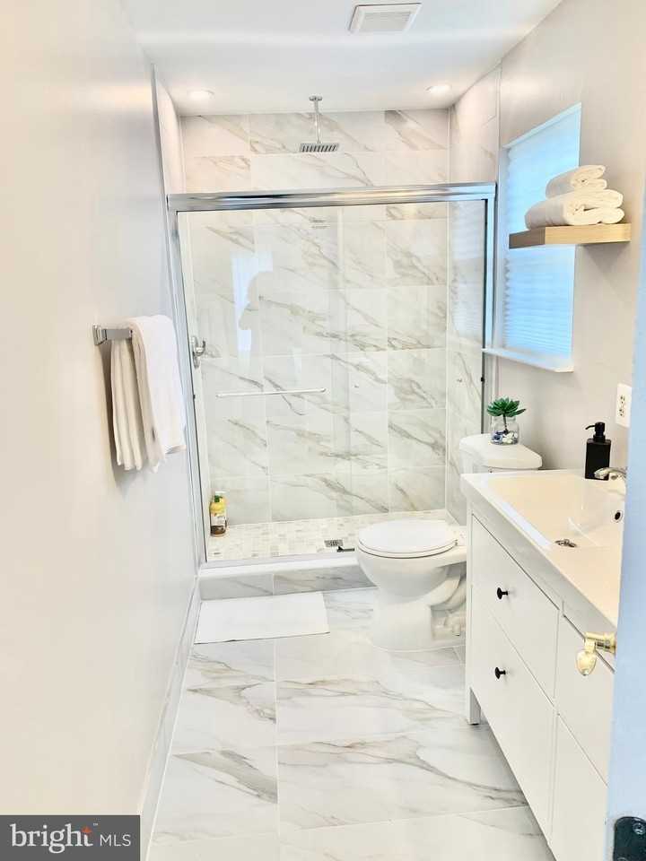 2104 Sayan Ct - Photo 3 of 28