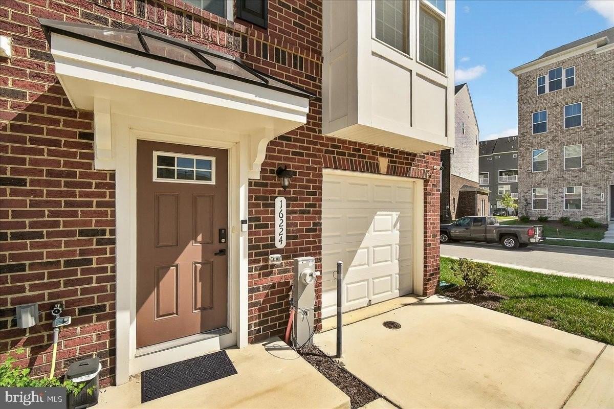 16224 Bright Star Way - Photo 3 of 34