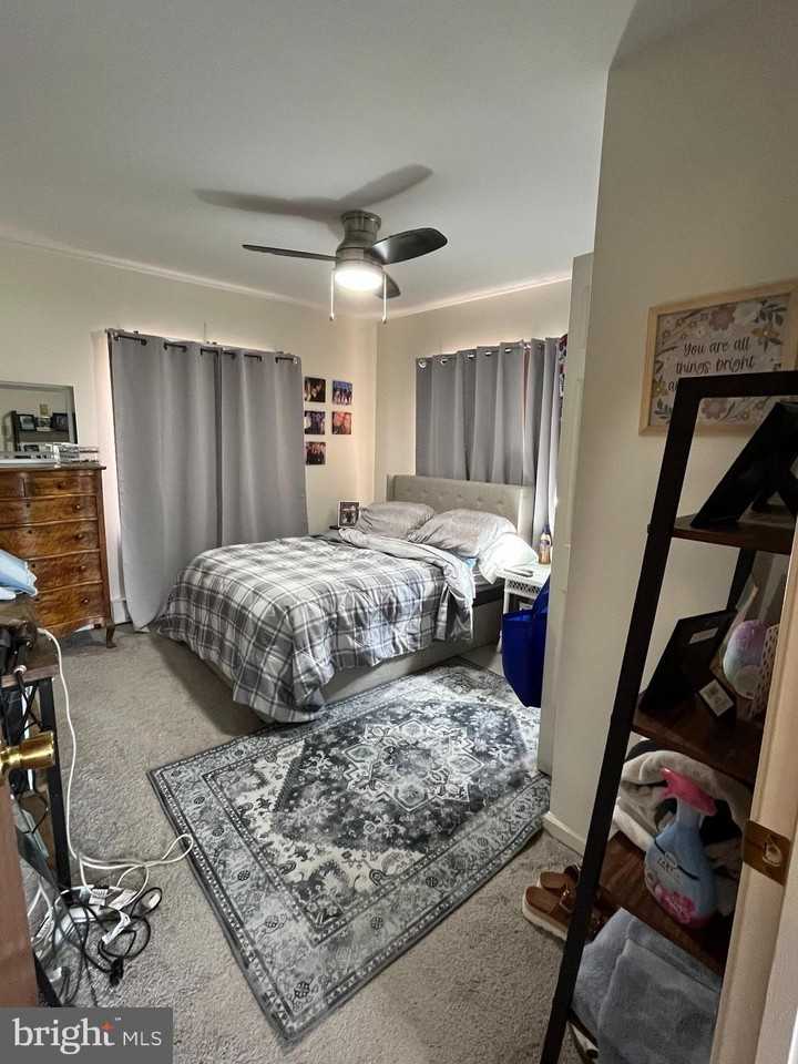 3193 N Charlotte St - Photo 3 of 8