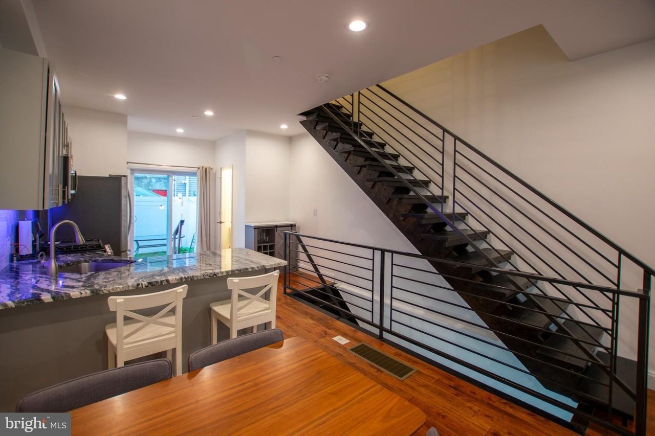 1910 Fernon St - Photo 4 of 44