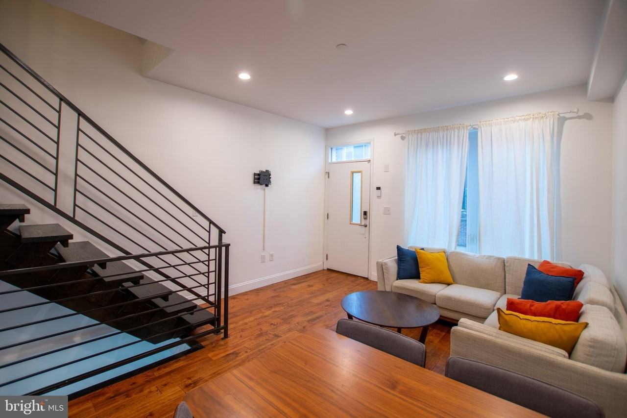 1910 Fernon St - Photo 5 of 44