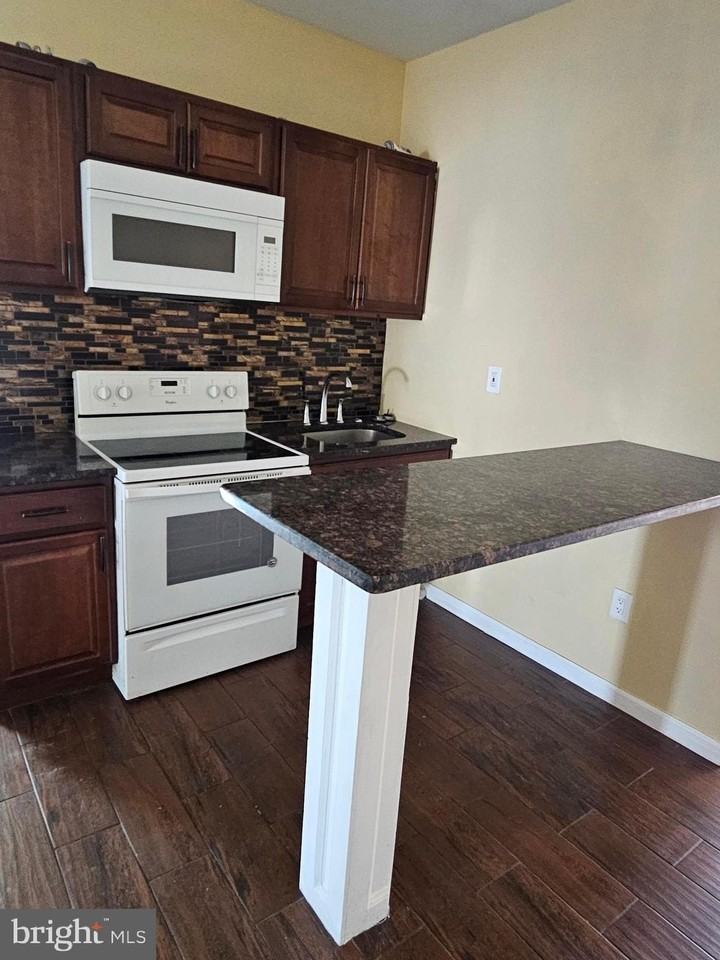 522 W Westmoreland St 2nd Fl #2ndFL - Photo 5 of 16