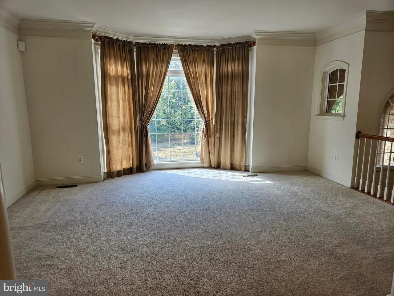 25860 Commons Square - Photo 5 of 32