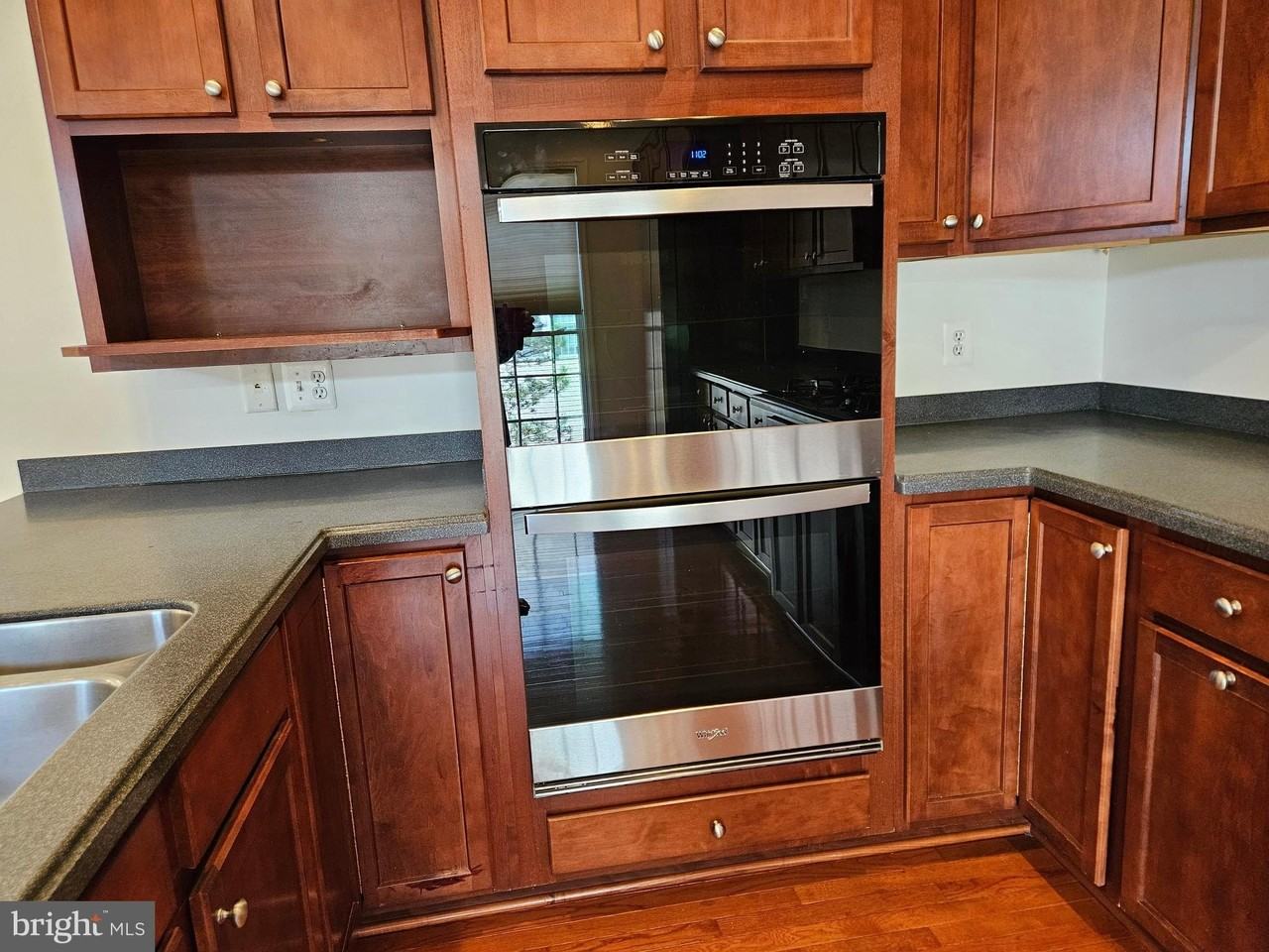 25860 Commons Square - Photo 7 of 32