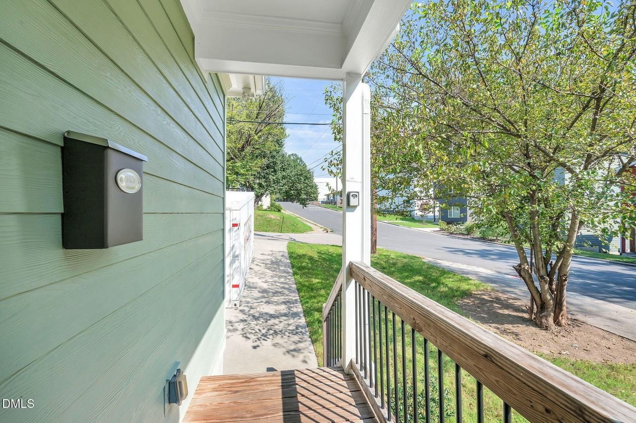 510 Eugene St - Photo 4 of 42