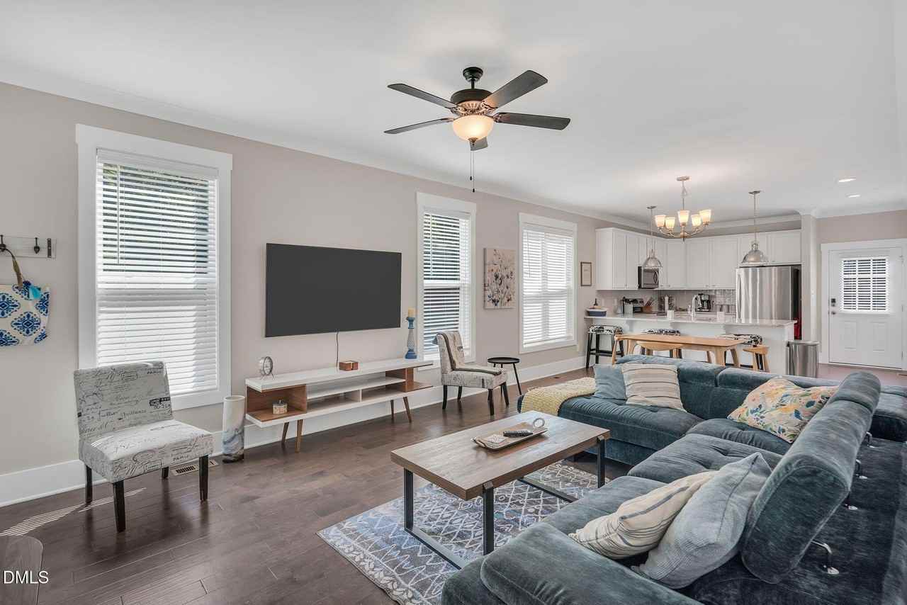 510 Eugene St - Photo 7 of 42