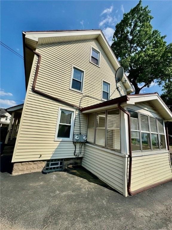 235 E Elm St - Photo 4 of 47