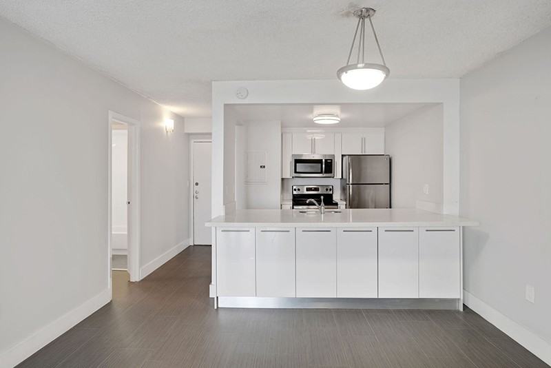 Park Towers - Photo 5 of 15