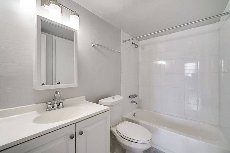 Center Court - Photo 5 of 9