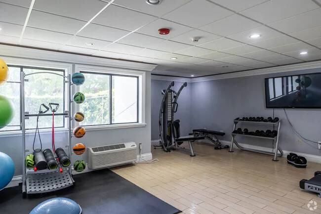 Grand Court Lakes - Photo 7 of 19