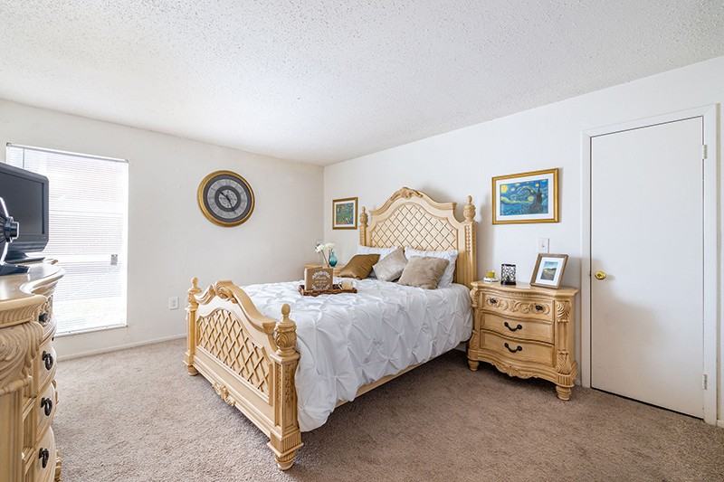 Riverside Palms - Photo 5 of 10