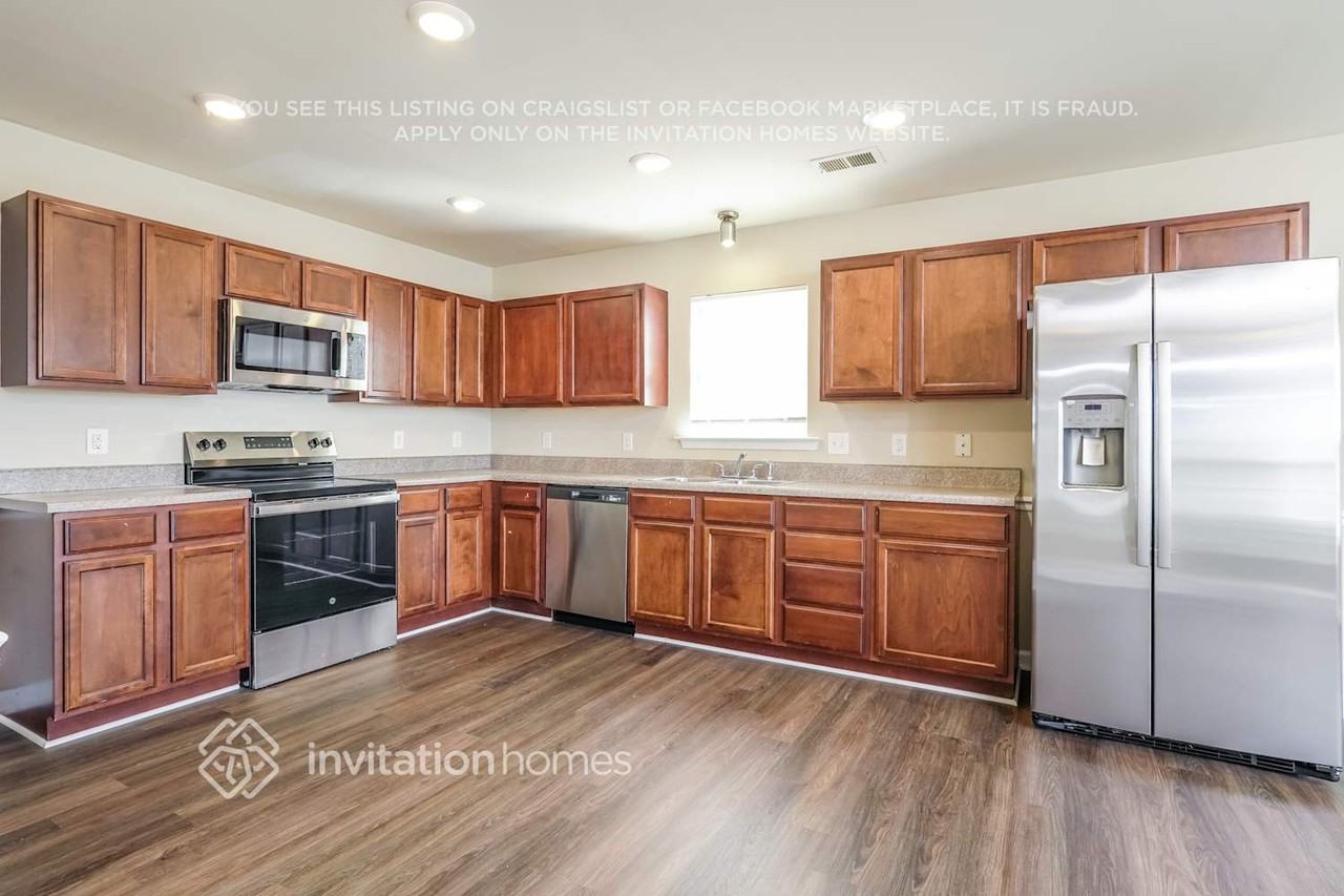 4104 Vershire Ave - Photo 6 of 18