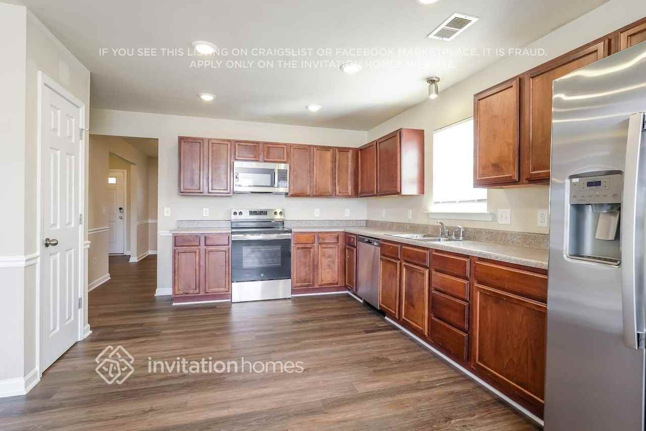4104 Vershire Ave - Photo 7 of 18