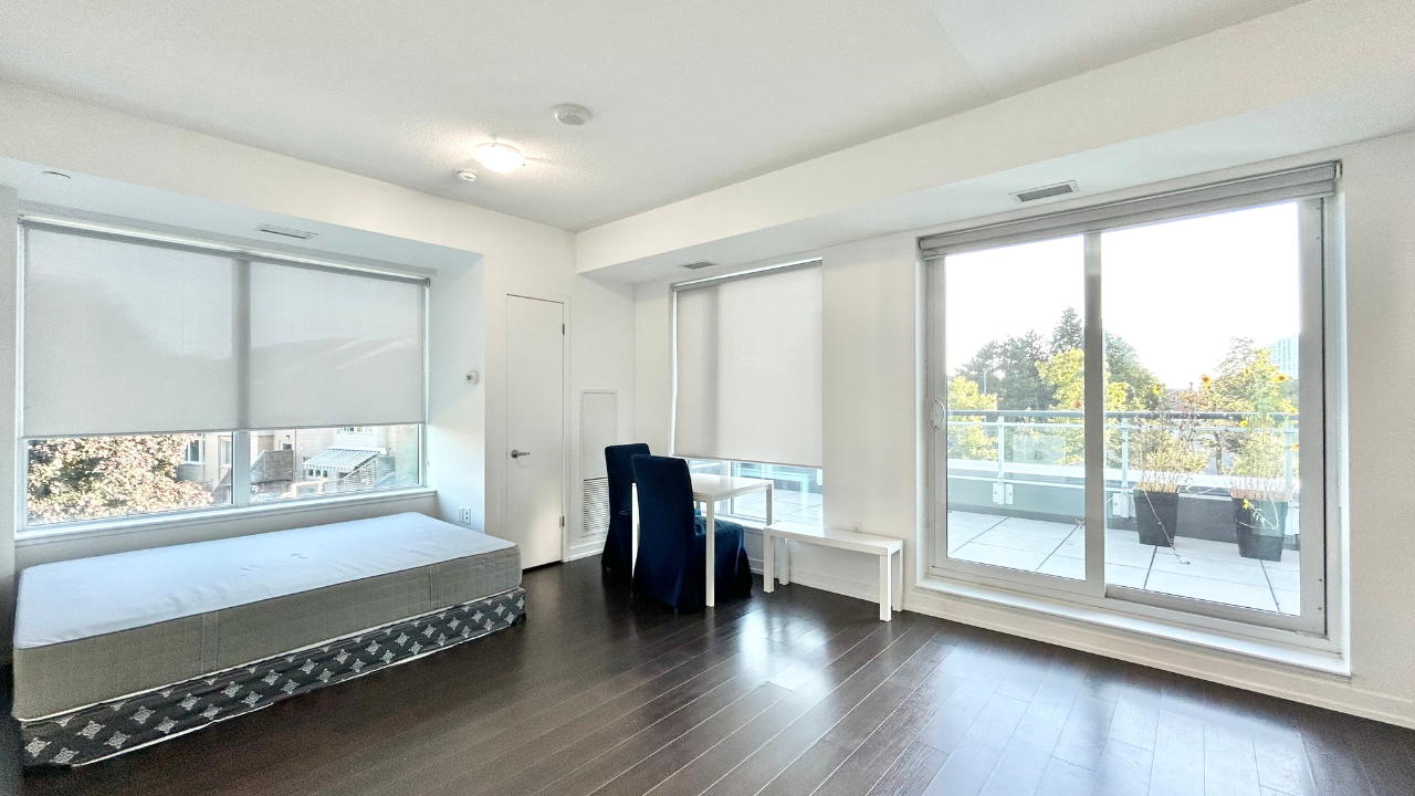 308-2560 Eglinton Ave W, Mississauga, Ontario L5M 0Y3 - Photo 2 of 7