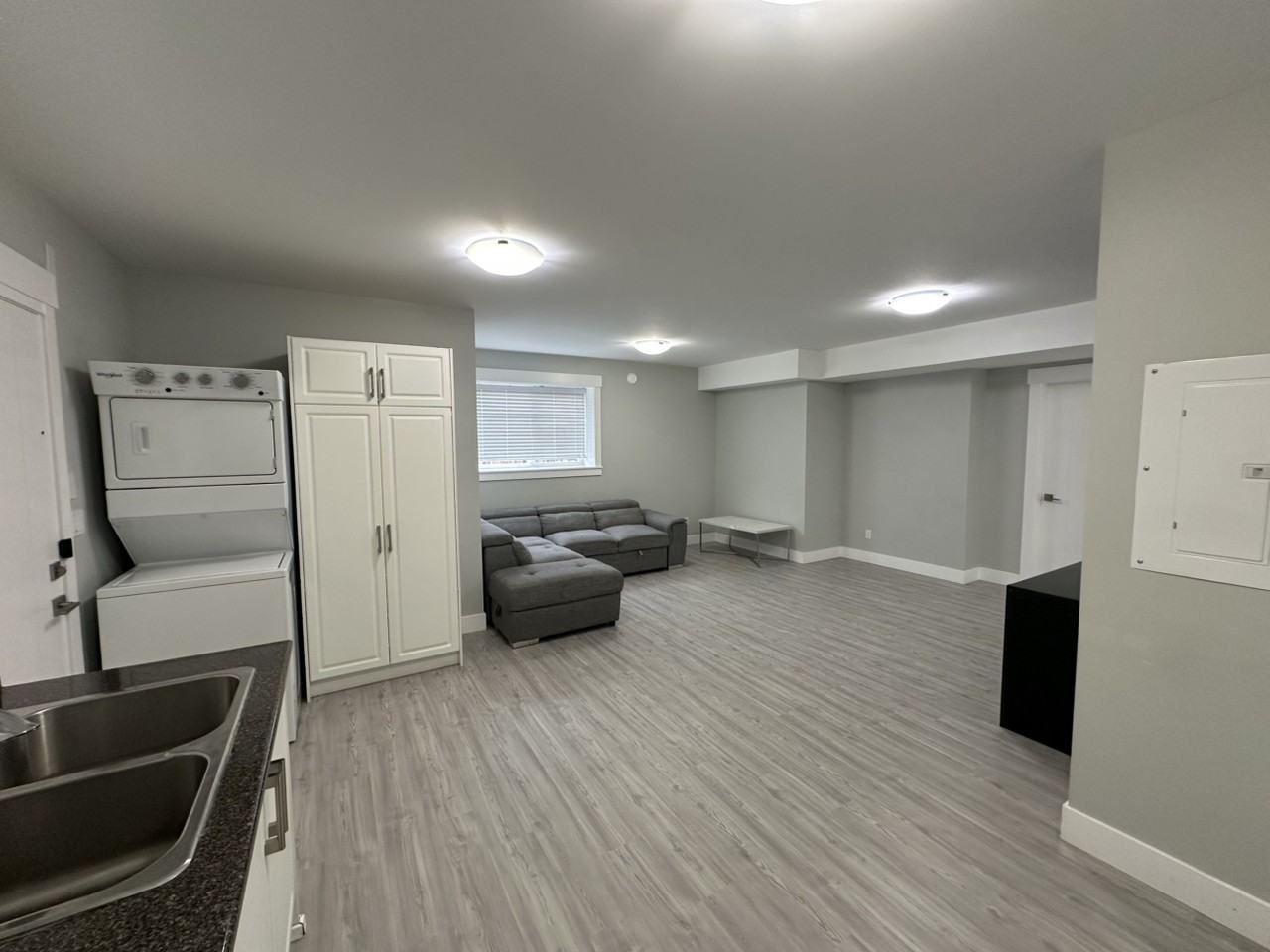 14239 61B Avenue - Photo 3 of 9