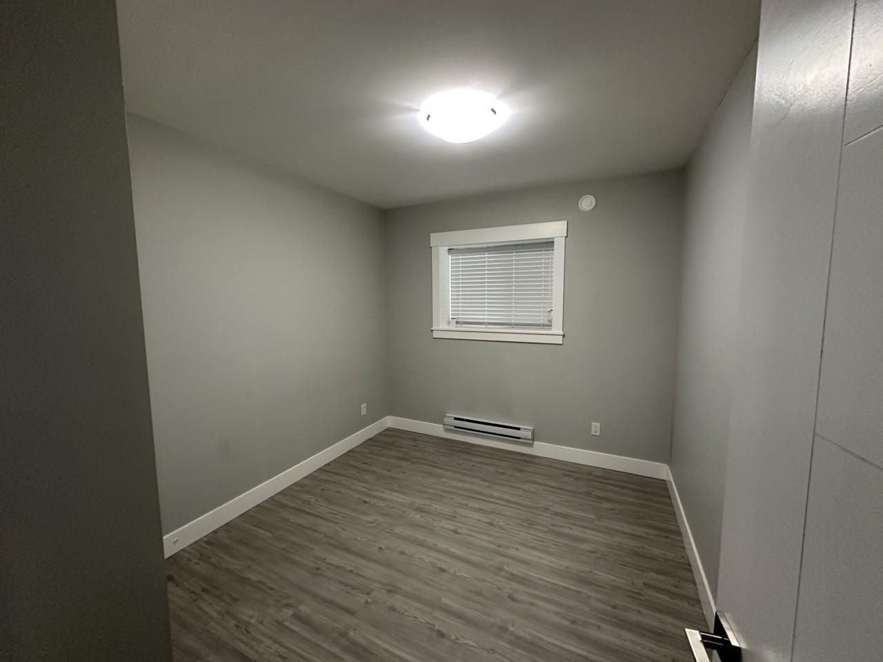 14239 61B Avenue - Photo 5 of 9