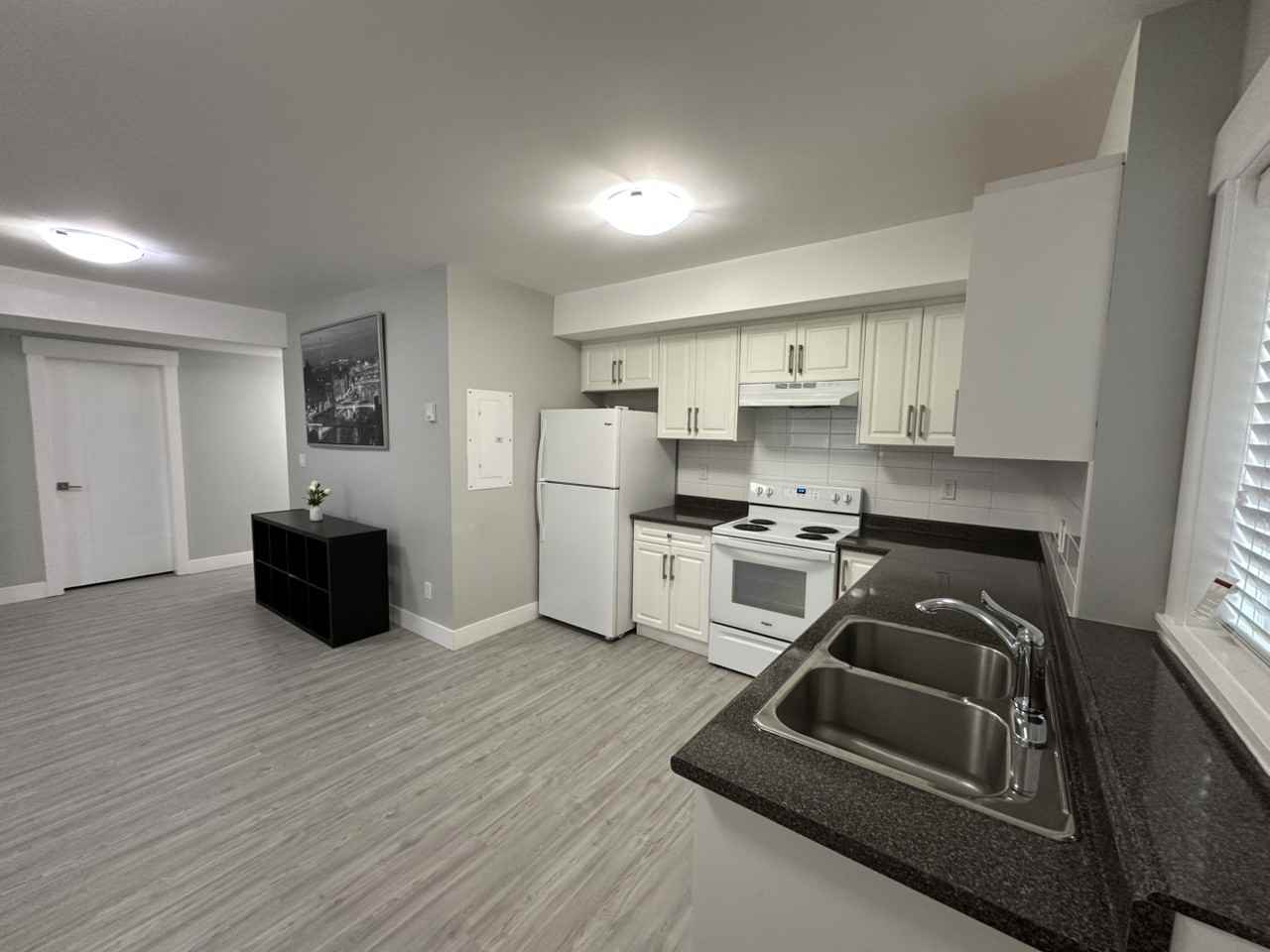 14239 61B Avenue - Photo 7 of 9