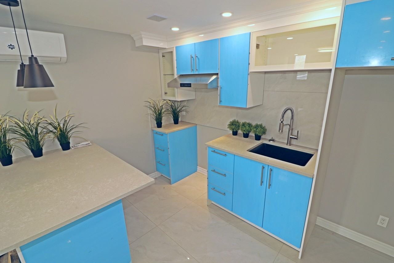 6855 14e Avenue - Photo 4 of 10