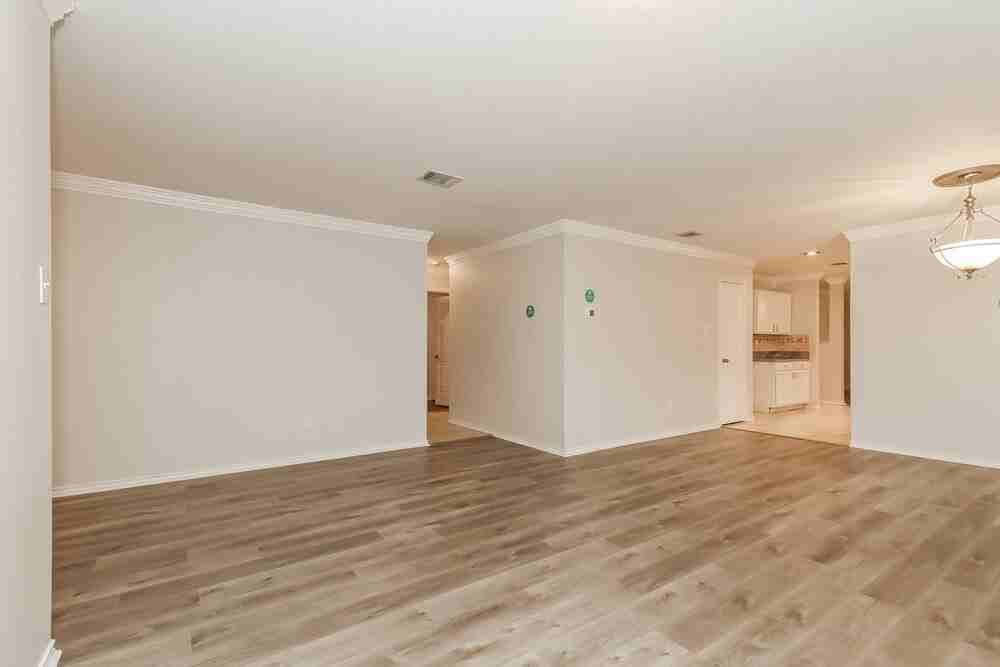 637 Silvertop Rd - Photo 3 of 15