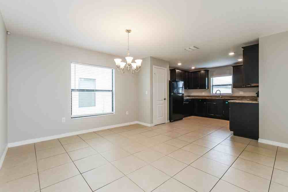 1714 Chatham Green Cir - Photo 5 of 16
