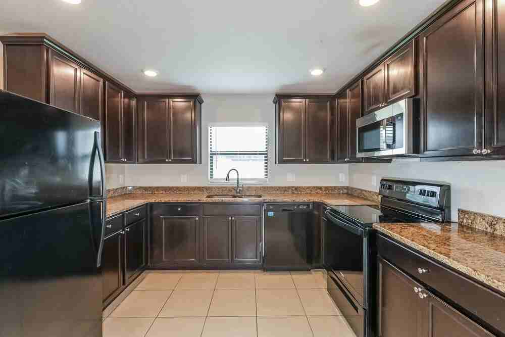 1714 Chatham Green Cir - Photo 7 of 16