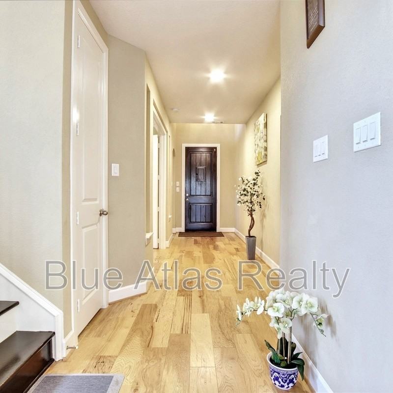 4983 Stornoway Dr - Photo 4 of 50