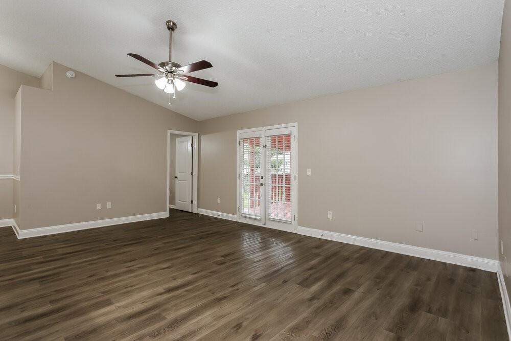 1608 Twin Oak Dr W - Photo 5 of 16