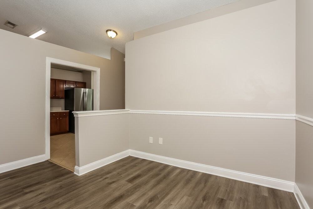 1608 Twin Oak Dr W - Photo 6 of 16