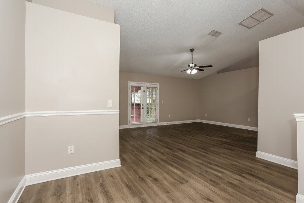 1608 Twin Oak Dr W - Photo 7 of 16