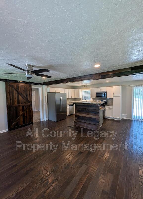 914 Carlton Dr Se - Photo 4 of 13