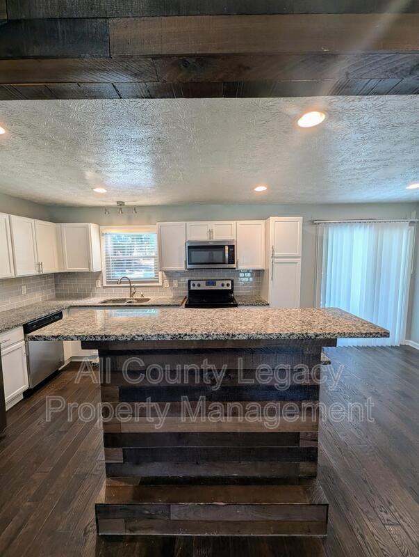 914 Carlton Dr Se - Photo 5 of 13