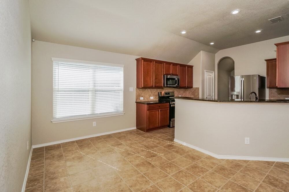 8510 Winchester Way - Photo 6 of 16