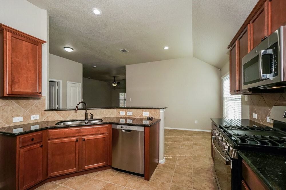 8510 Winchester Way - Photo 7 of 16