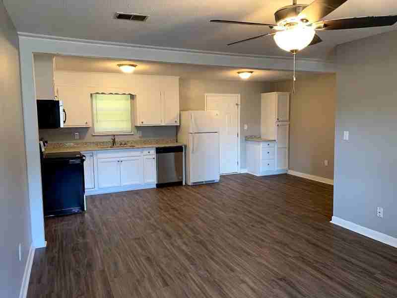 5208 Durinda Ln Nw - Photo 2 of 20
