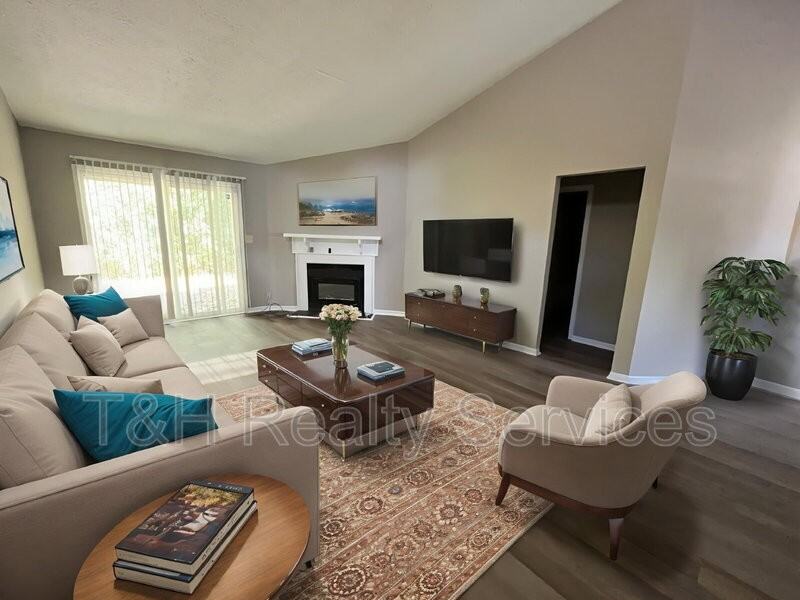 1349 Norfolk Cir - Photo 3 of 12