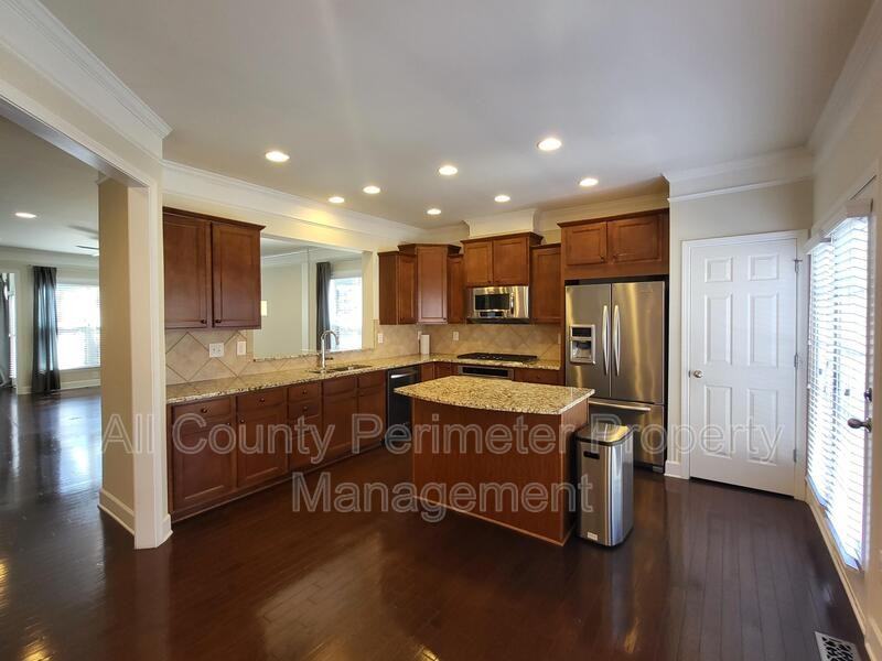 2428 Hadlow Ln Se - Photo 3 of 24