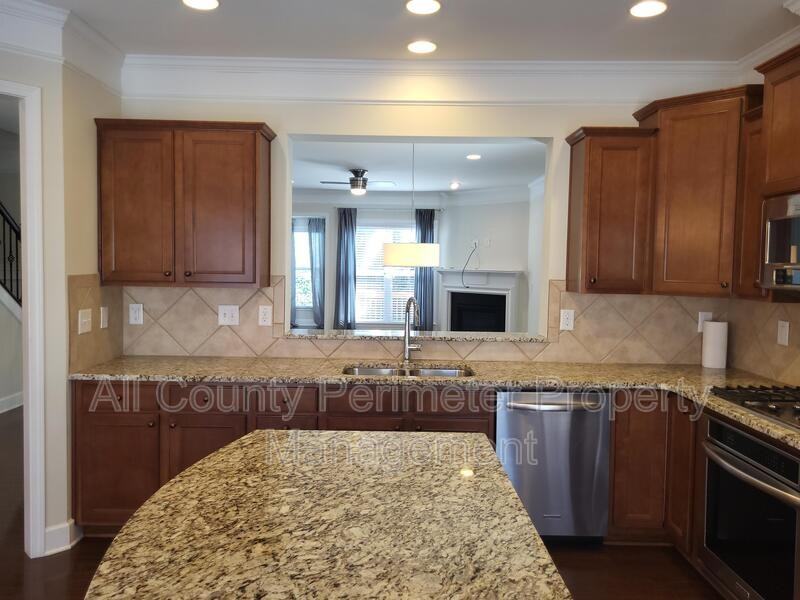 2428 Hadlow Ln Se - Photo 4 of 24