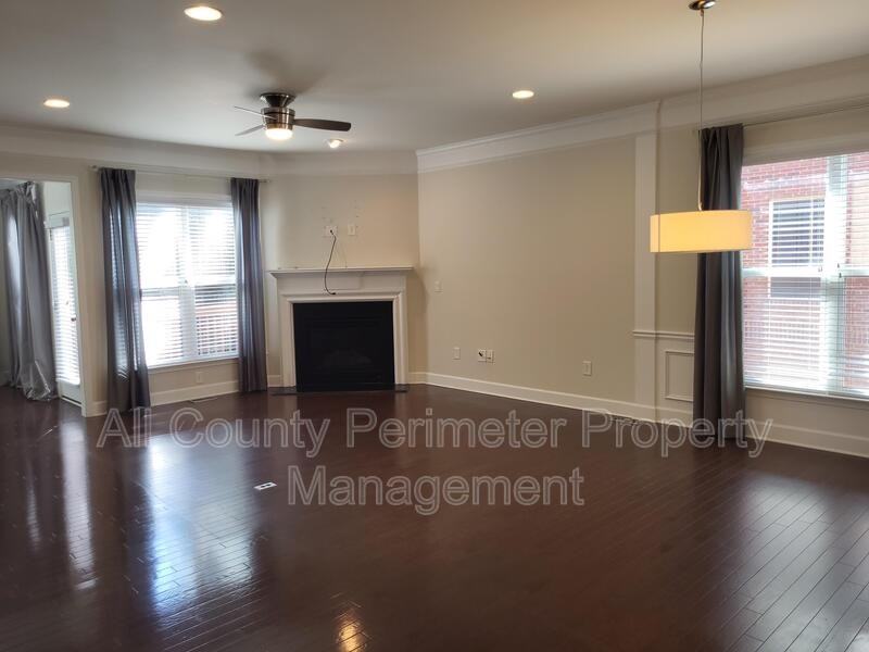 2428 Hadlow Ln Se - Photo 5 of 24