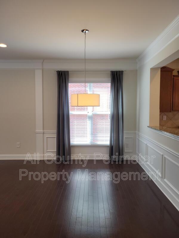 2428 Hadlow Ln Se - Photo 7 of 24