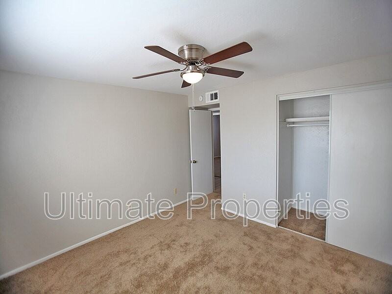 13036 N 17th Ave - Photo 7 of 12