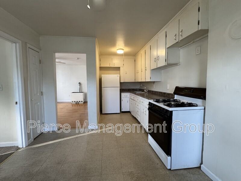 529 Massabesic St #3W