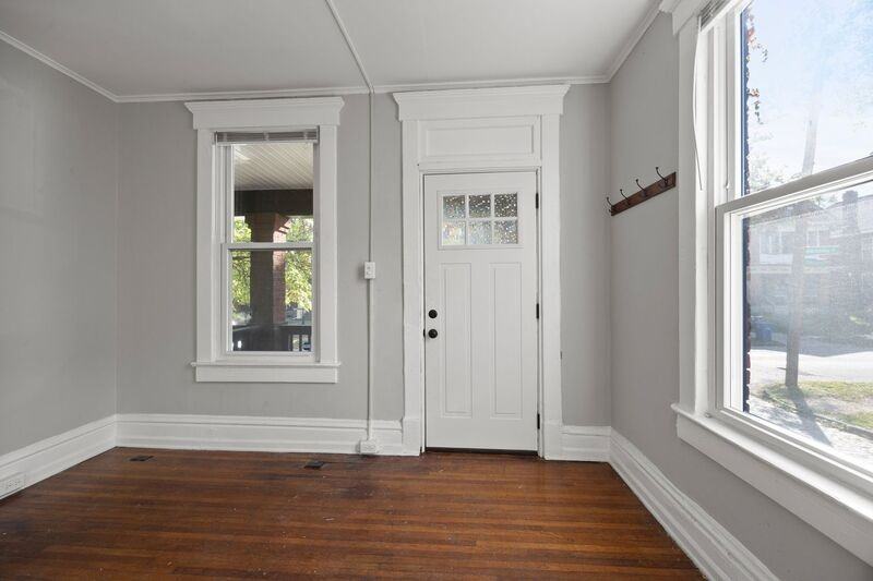 371 Berkeley Rd - Photo 3 of 24