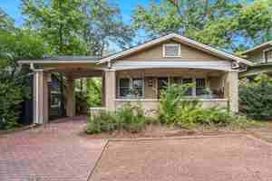 featured image of 1502 Oxmoor Rd