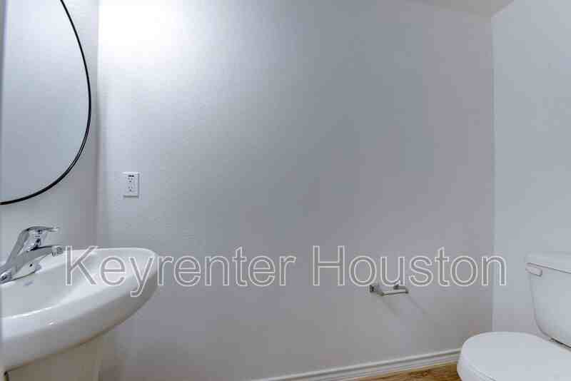 8203 Woodlyn Rd #B - Photo 4 of 50